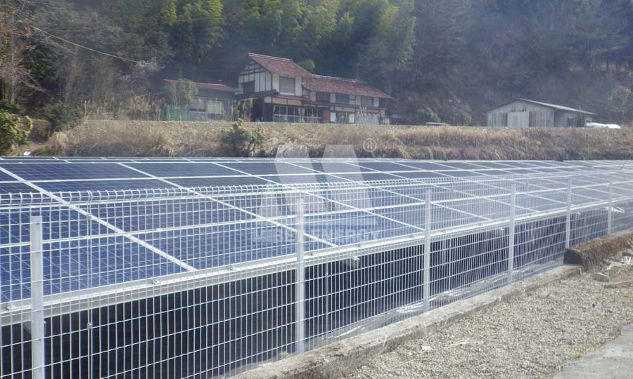 日本のソーラーパーク用ソーラー建設柵