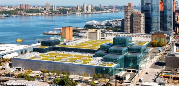屋上ソーラーパネルを備えたニューヨークのジャビッツコンベンションセンター